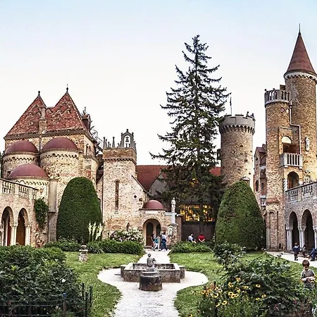 Platan 호텔 Székesfehérvár