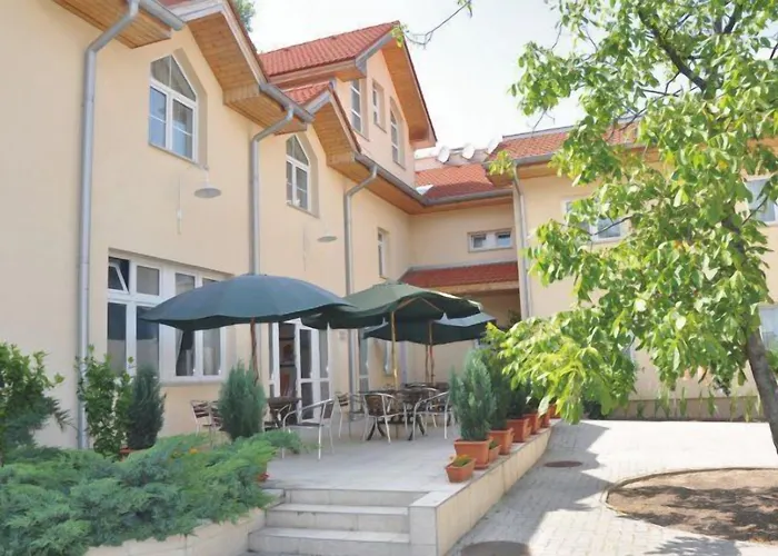 普兰滕酒店 Székesfehérvár